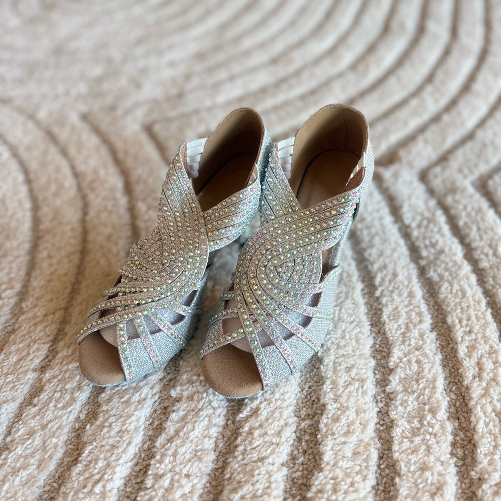 TDA dance shoes 318
